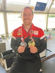 Bernhard Pickl mit seinen Medaillen